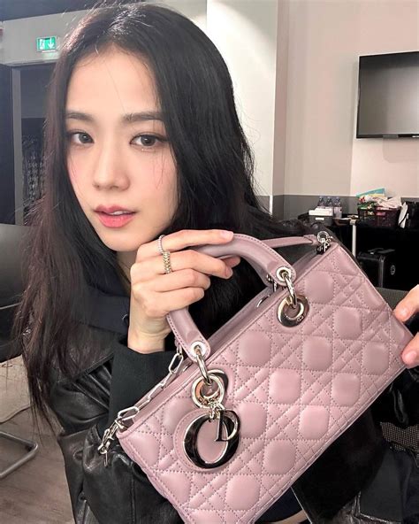 jisoo lady dior bag.